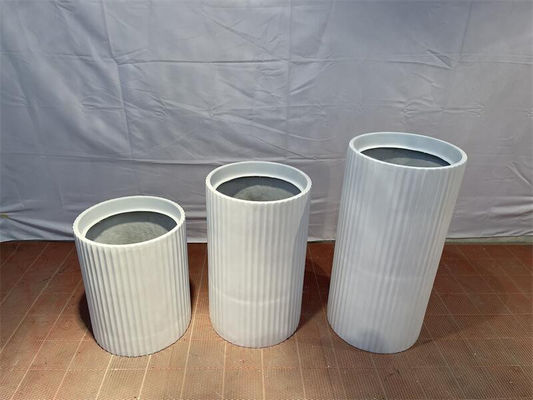 Vaso di fiori in fibra di vetro da giardino Piantatore di resina in colore bianco nero