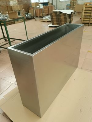 Piantatrice da giardino rettangolare in acciaio inossidabile su misura Vaso da fiori in metallo extra grande