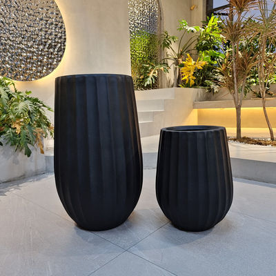 Migliora il tuo gioco di giardinaggio con la nostra elegante collezione di piantatrici in fibra di argilla
