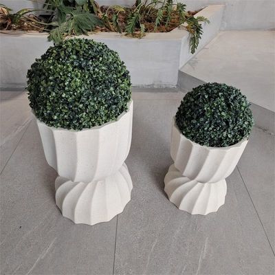 Piantone rotondo in fibra di argilla in stile moderno con superficie testurizzata e materiale resistente alle intemperie
