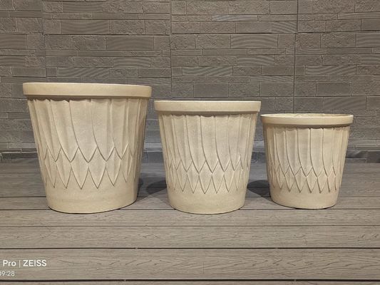 Alberghieri all'interno giardino casa piantare argilla rinforzata con buchi di drenaggio e sistema incorporato
