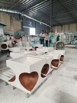 Fioriera in fibra di argilla con ritagli a forma di cuore rettangolare - Resistente alle crepe