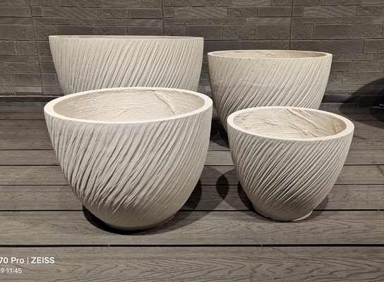 aspetto contemporaneo effetto a strisce bianco fluente fibra di argilla piantatore rotondo leggero durevole bassa manutenzione vaso da fiore vacanza villa ufficio decorazione giardino progetto di paesaggio