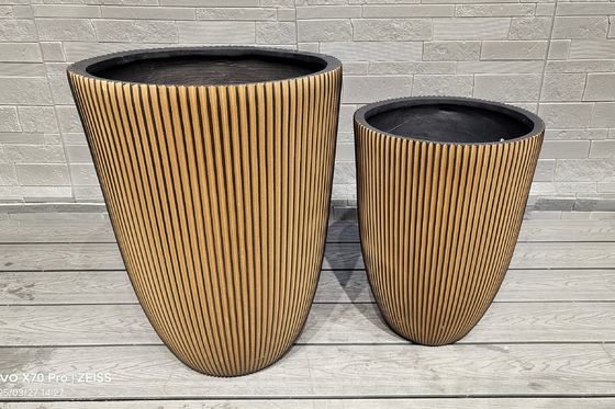 Alto dorato - Striscia marrone chiaro vaso rotondo in fibra di argilla progetto di decorazione per ufficio