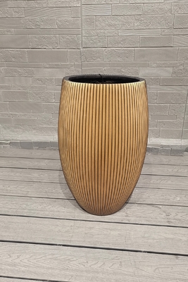 Fioriera rotonda in fibra di argilla alta con strisce color oro-marrone, progetto di decorazione di lusso per la casa